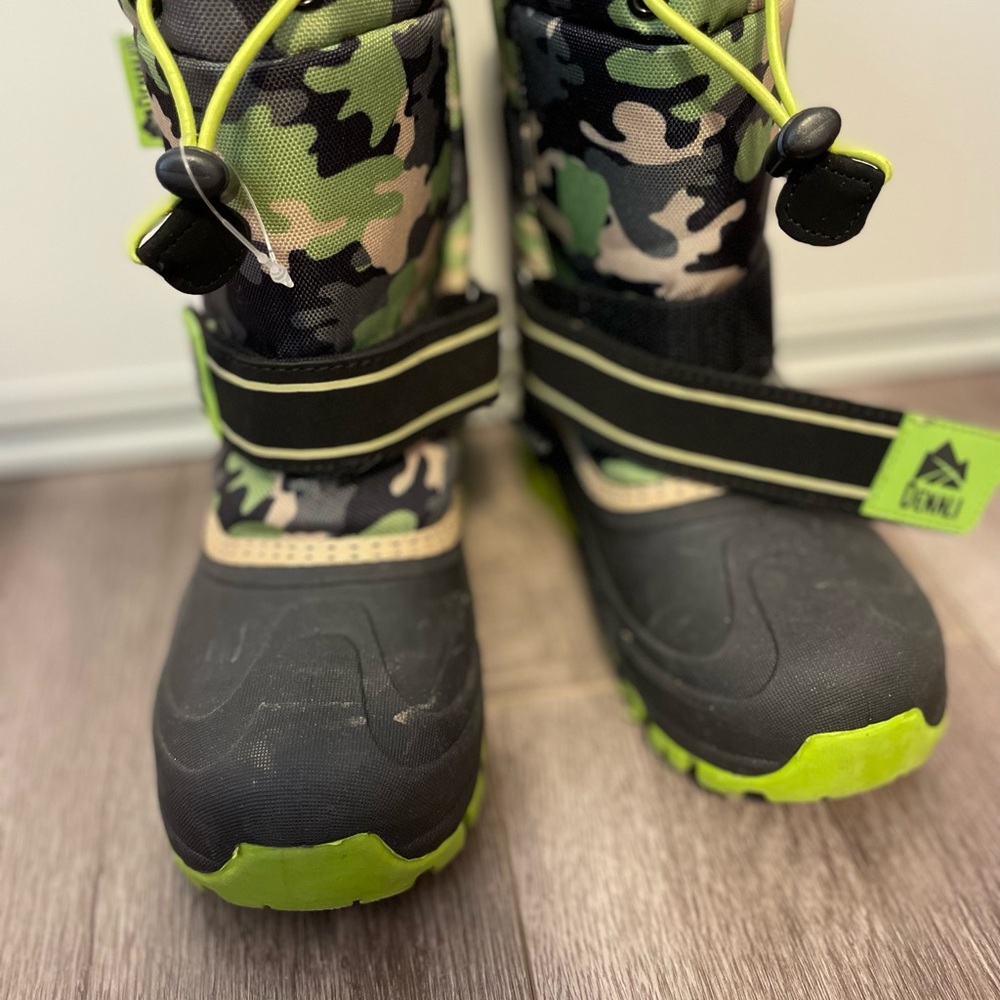 Boys snow boots